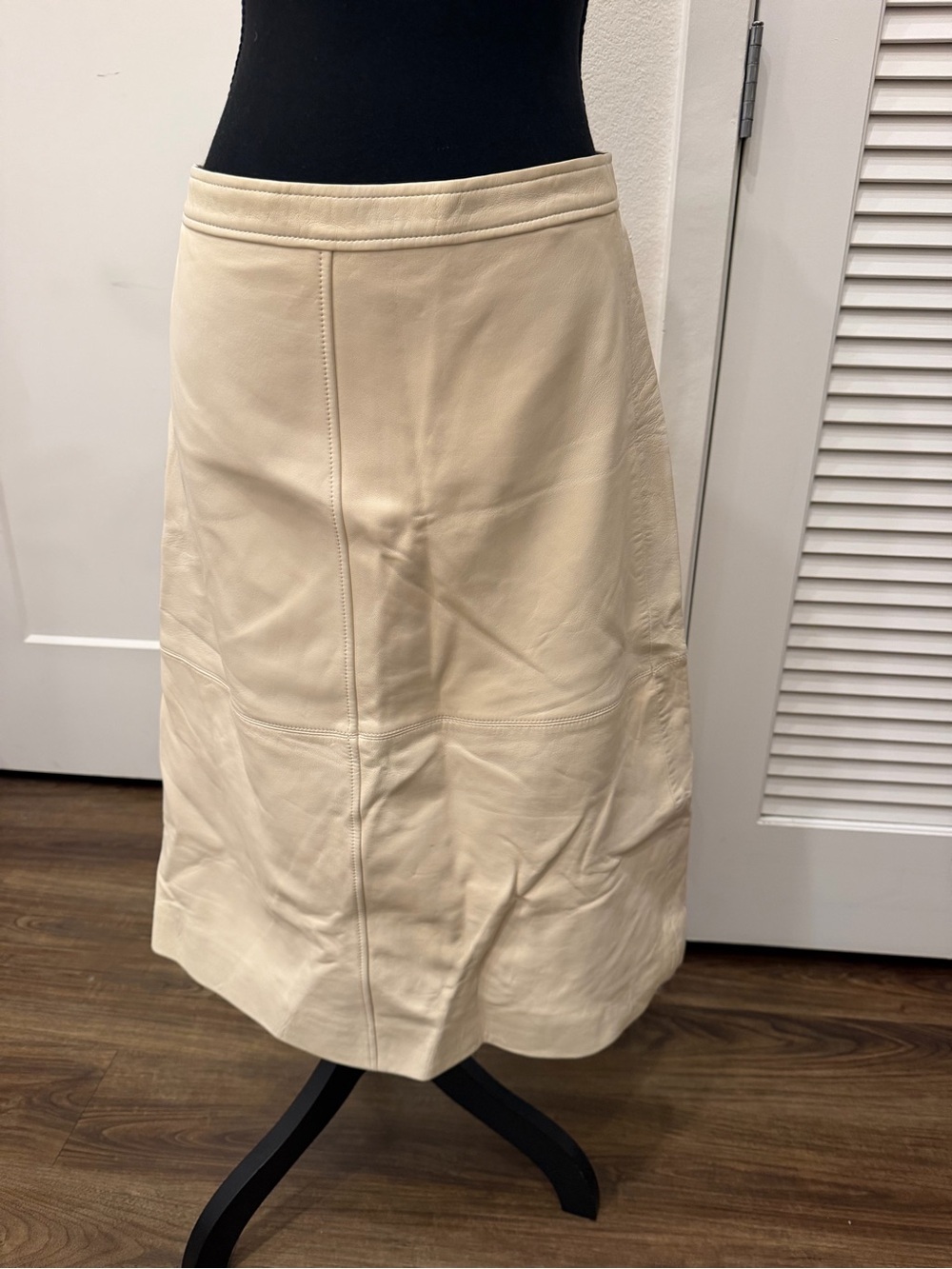 J.Crew Ivory Lambskin Leather Skirt NWT, original packaging Size 4 wrinkles fall